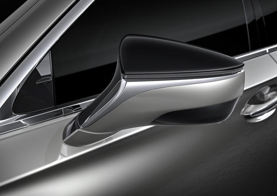 Детали экстерьера Lexus LS500h AWD 2020 года  (WW) (фото 9 из 27)